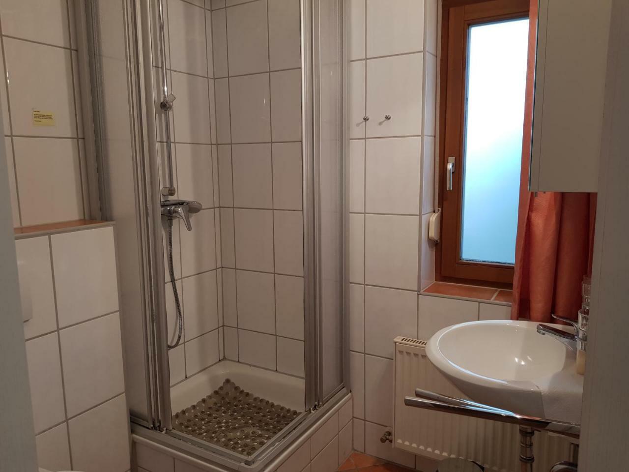 Ferienwohnung 4 Im Haus Am See Mit Wintergarten Und Terrasse Seedorf  Camera foto